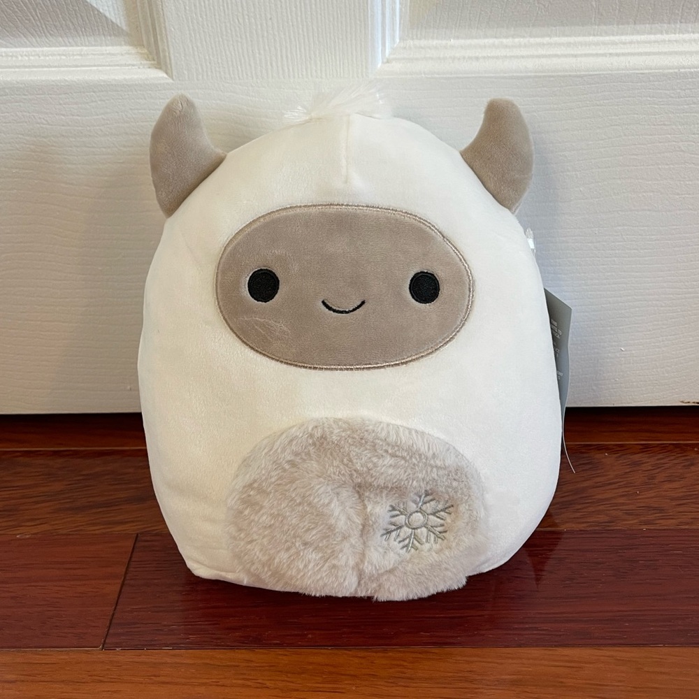White Winter Yeti 8” Canadian Exclusive Squishmallow
